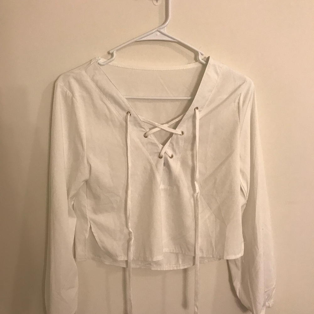 Cropped white shirt